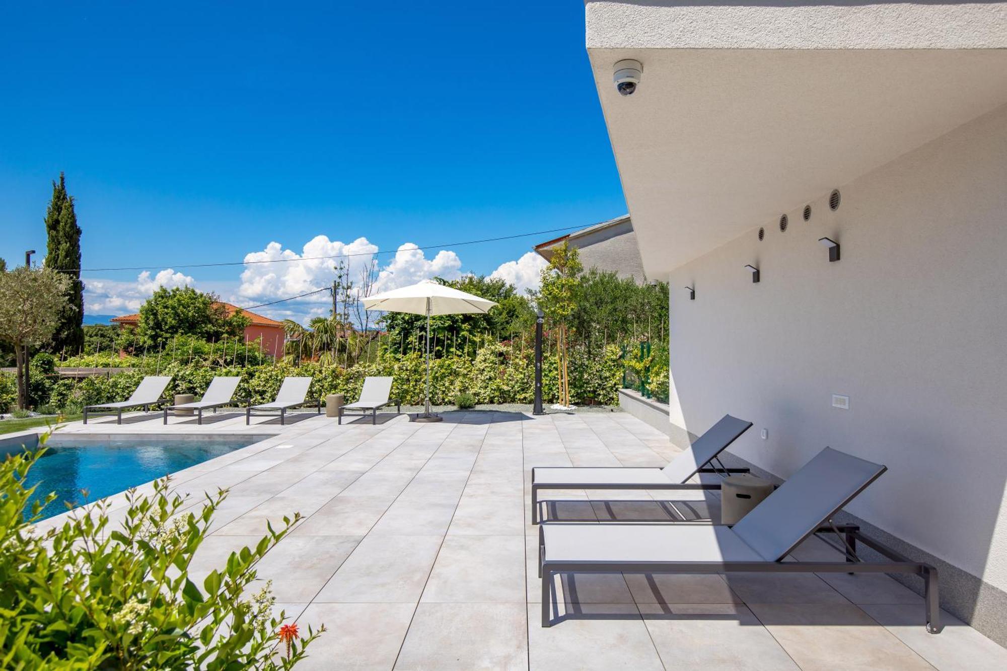 Apartmani Vila Mara M 1 Heated Pool Omišalj Esterno foto